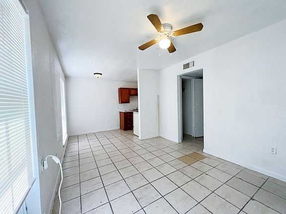 4th image of 612 Luxton St APT 101