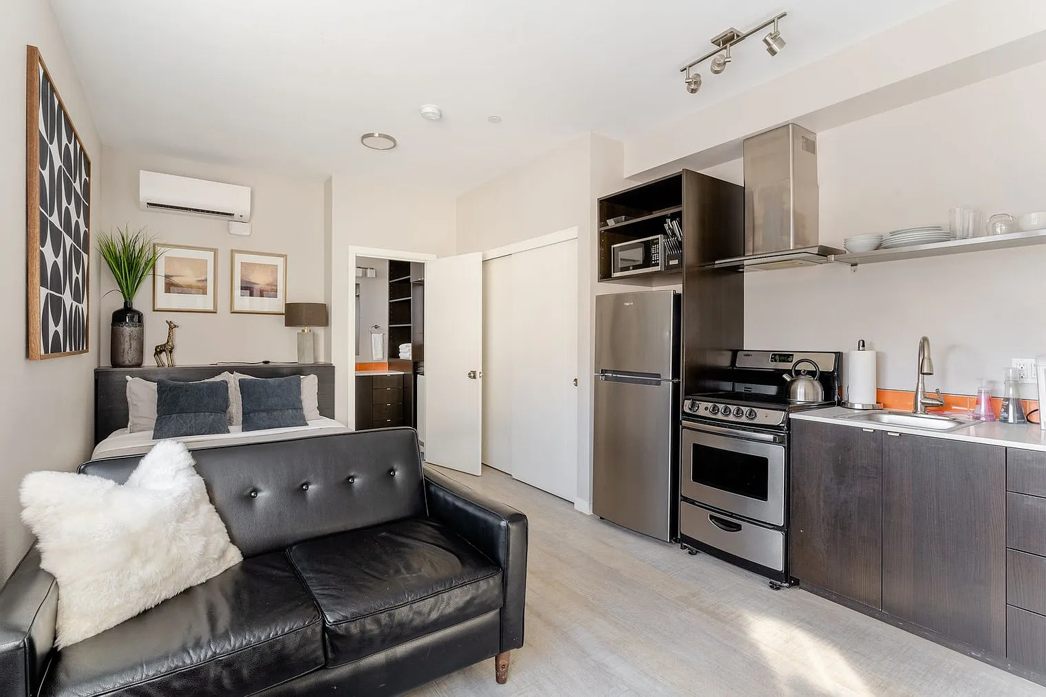 1 bed, 1.0 bath, 279 sqft, $2,097 — Photo 1