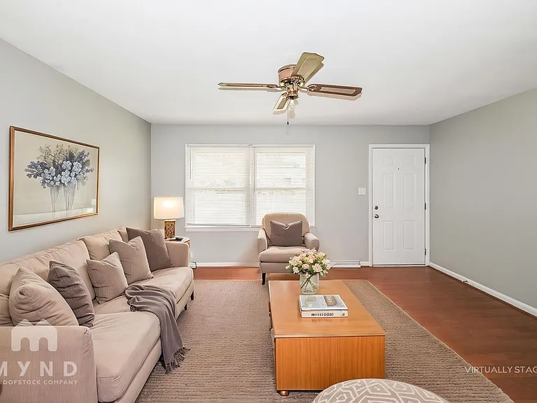 221 Tanglewood Dr — Photo 2