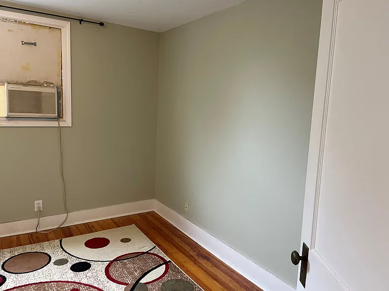 1129 1/2 Pennoyer Ct — Photo 10