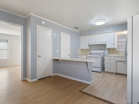 4th image of 3126 Colgate Ave