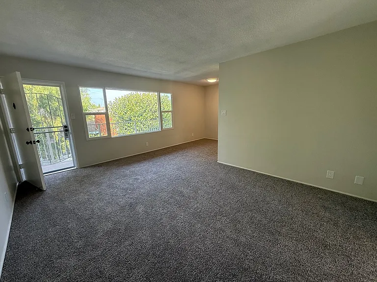 4350 N Lakewood Blvd #8 — Photo 5