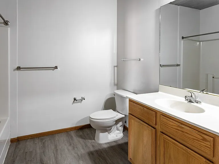 University Dale Apartments — Photo 4