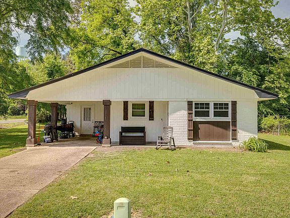 2nd image of 100 Pecan Lake Dr