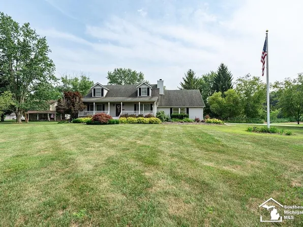 21680 Bell Rd, New Boston, MI 48164