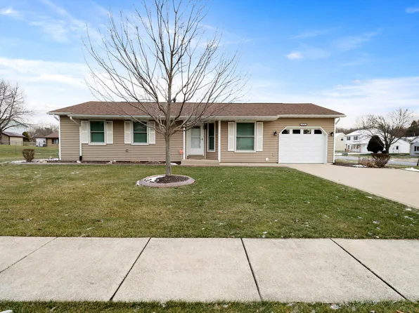 3702 Goodrich Rd W, Valparaiso, IN 46385