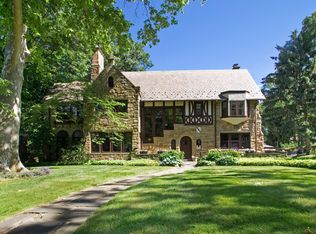 2677 Berkshire Rd, Cleveland Heights, OH 44106