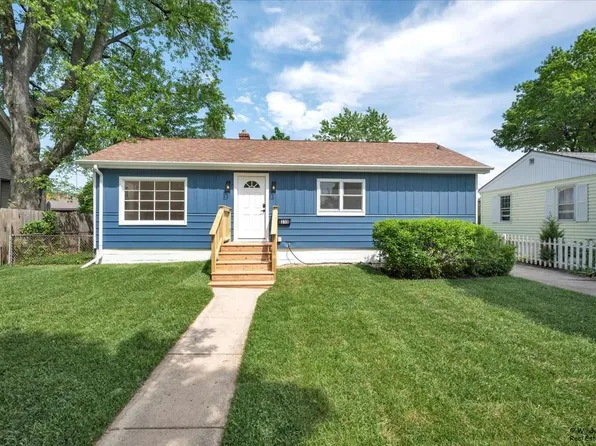 319 Barber St, West Chicago, IL 60185