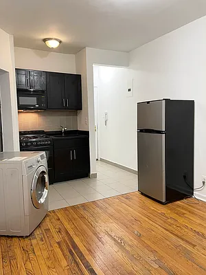 Rented by Jonis Realty | media 9