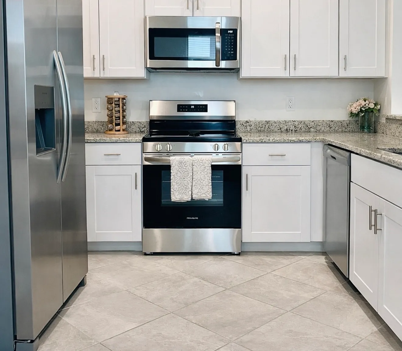 3 bed, 1871 sqft, $3,000 — Photo 3