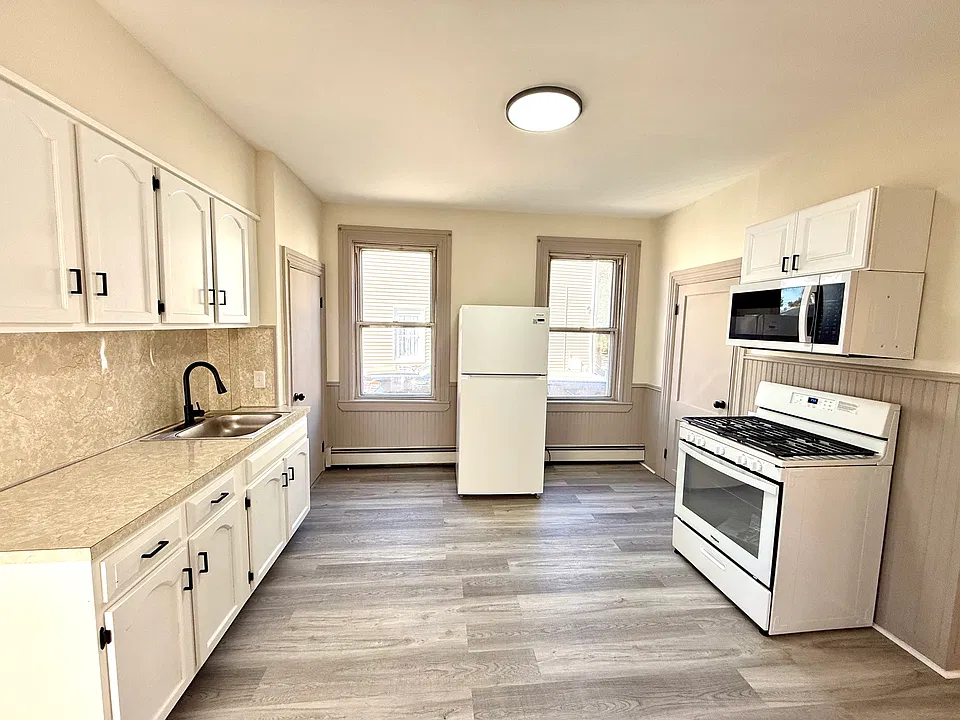 6 Franklin Ave #1