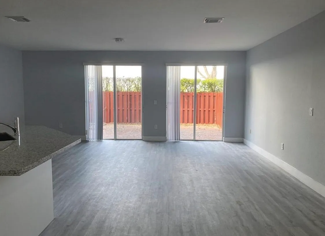 3 bed, 2.5 bath, 1776 sqft, $3,400 — Photo 2