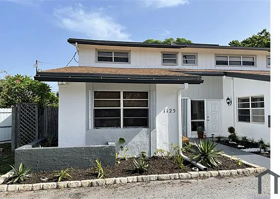 3 bed, 1400 sqft, $3,660 — Photo 1