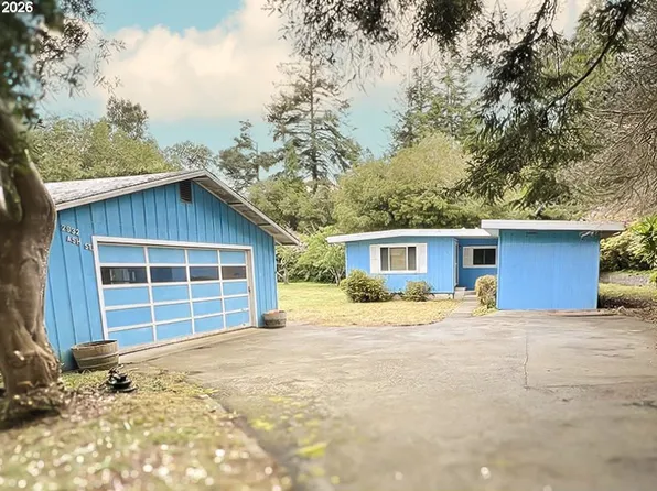 2932 Ash St, North Bend, OR 97459