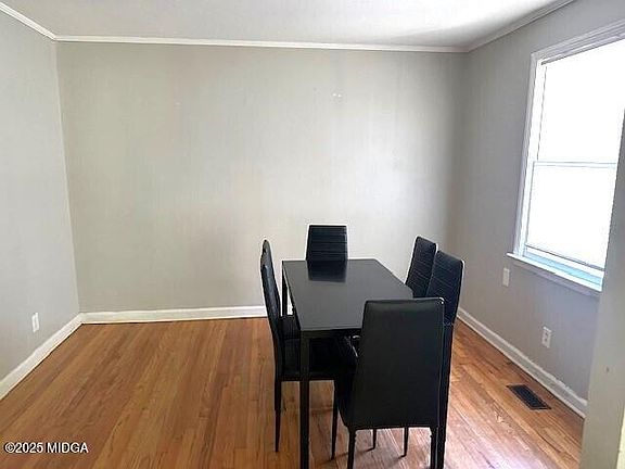 3rd image of 3242 Toole Dr