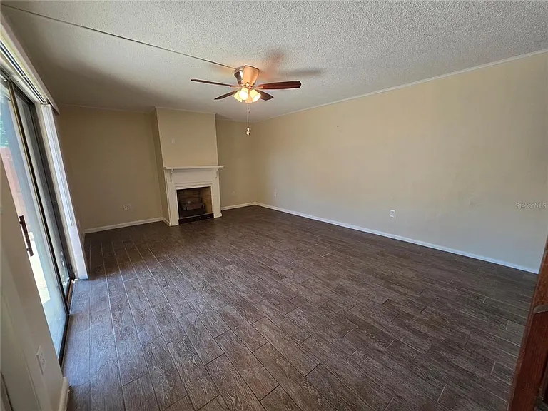 3824 Saxon Dr — Photo 10