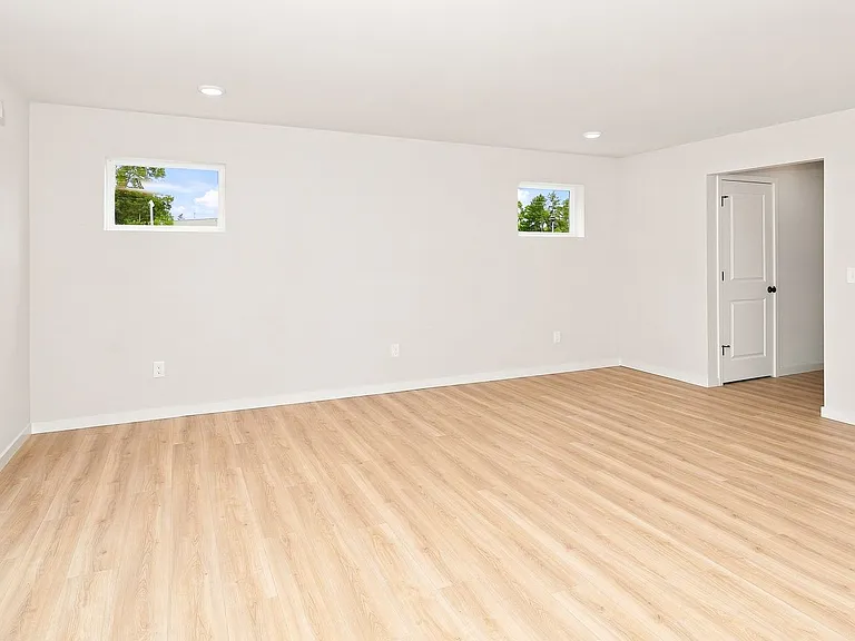 8130 Crestbrook Ct — Photo 5
