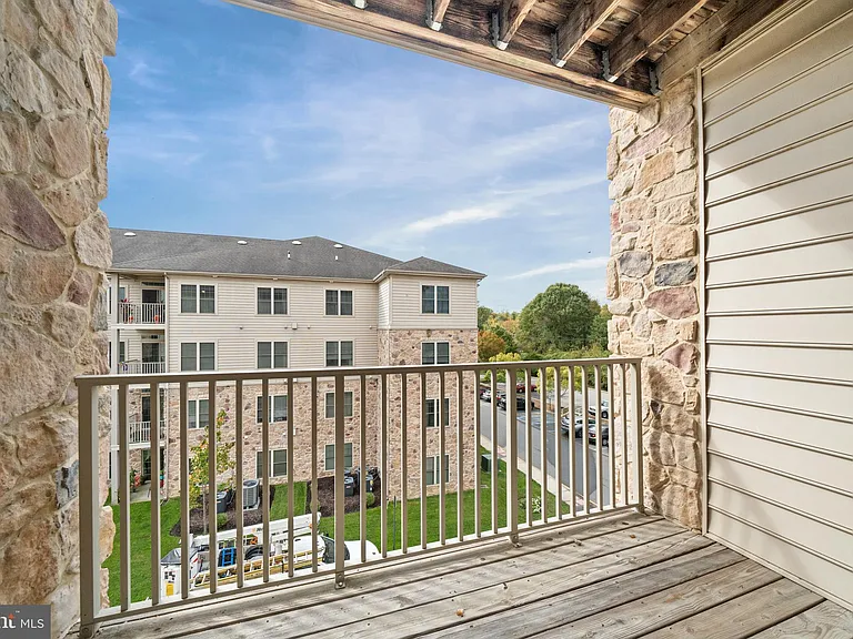3000 Fountainview Cir #301 — Photo 9
