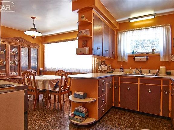 5th image of 2416 Harmony Dr