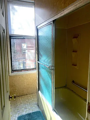 Rented by Capri Jet Realty Corp | media 1
