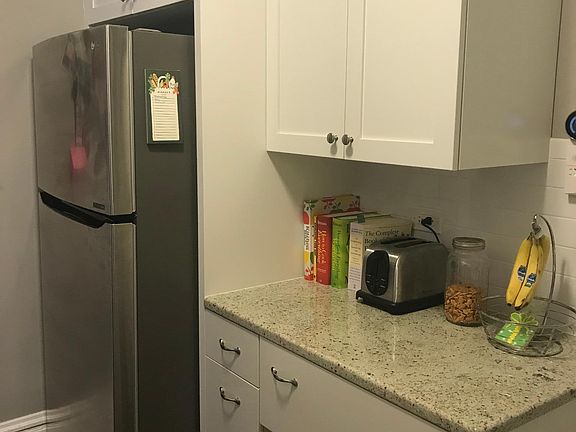 5th image of 739 W Buckingham Pl #27