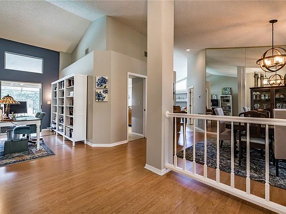 5th image of 17510 Edinburgh Dr