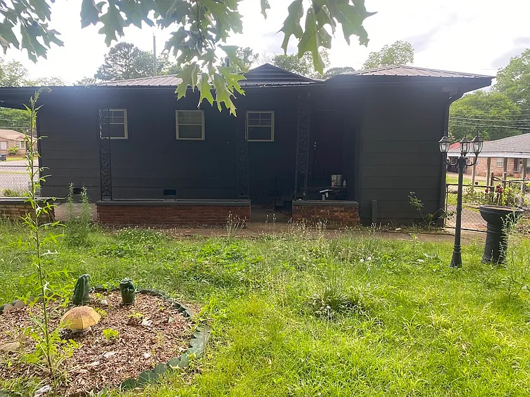 1683 18th Pl SW — Photo 6