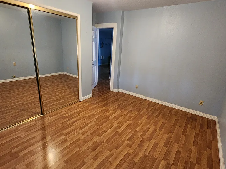 1235 Lewis St — Photo 3