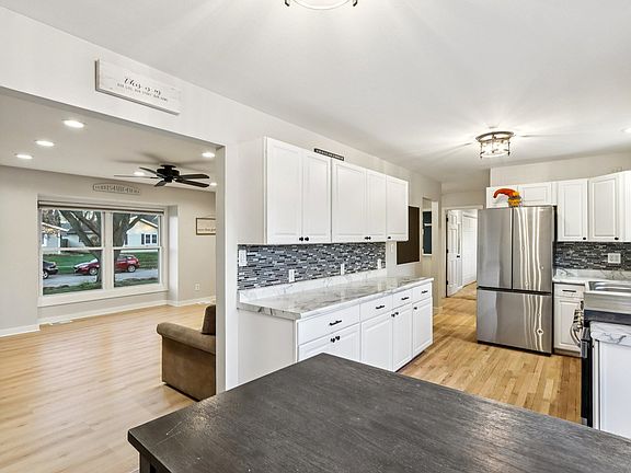 4th image of 220 Larchwood Ln