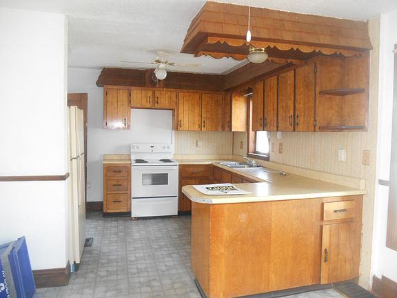 2nd image of 133 N Main St