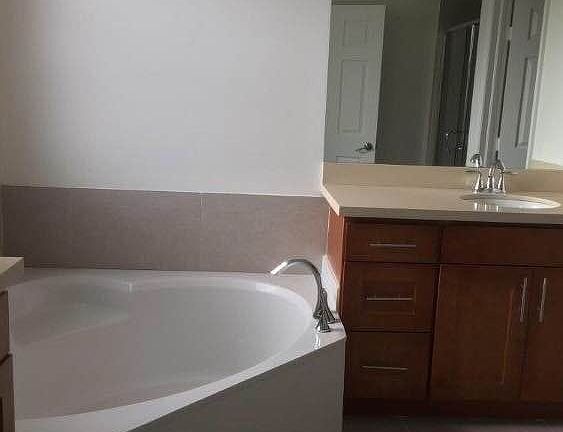 3rd image of 10425 NW 61st St