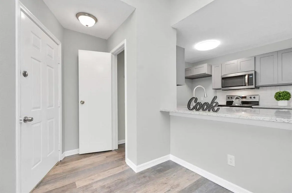 2 bed, 1.0 bath, 956 sqft, $1,400 — Photo 4