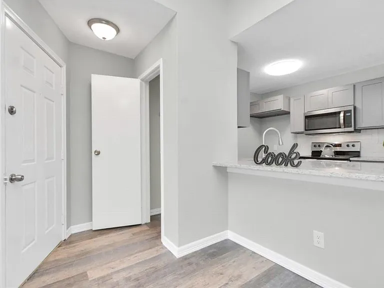 10101 S Gessner Rd #811 — Photo 4