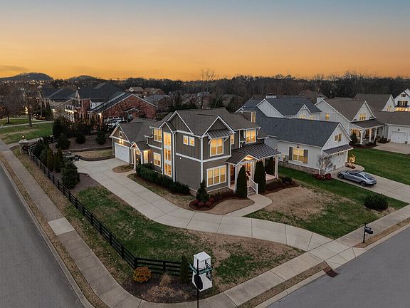 2nd image of 998 Spruce Ridge Ln