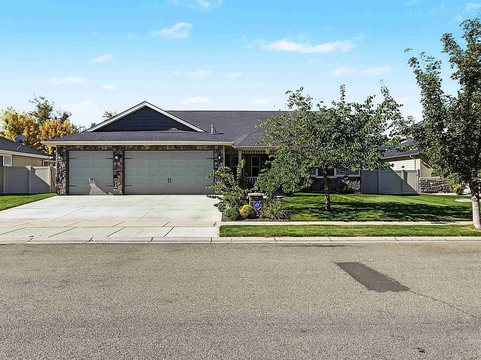 1st image of 805 W Arbor Pointe Way