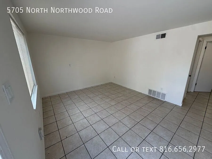 Freshly Updated 2BR/1BA Apartment in Northland KC Move-in Special! — Photo 2