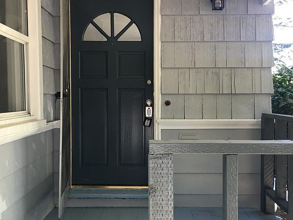3rd image of 605 N Delaware St