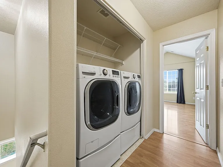 1499 NE Birkshire Ct — Photo 24