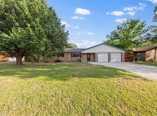 6736 Corona Dr, North Richland Hills, TX 76180