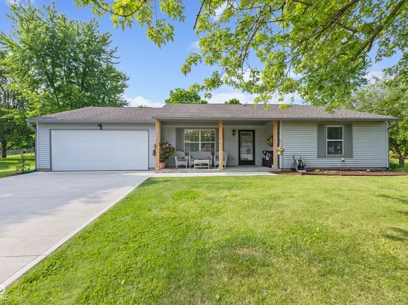 1121 Barcelona Dr, Greenwood, IN 46143