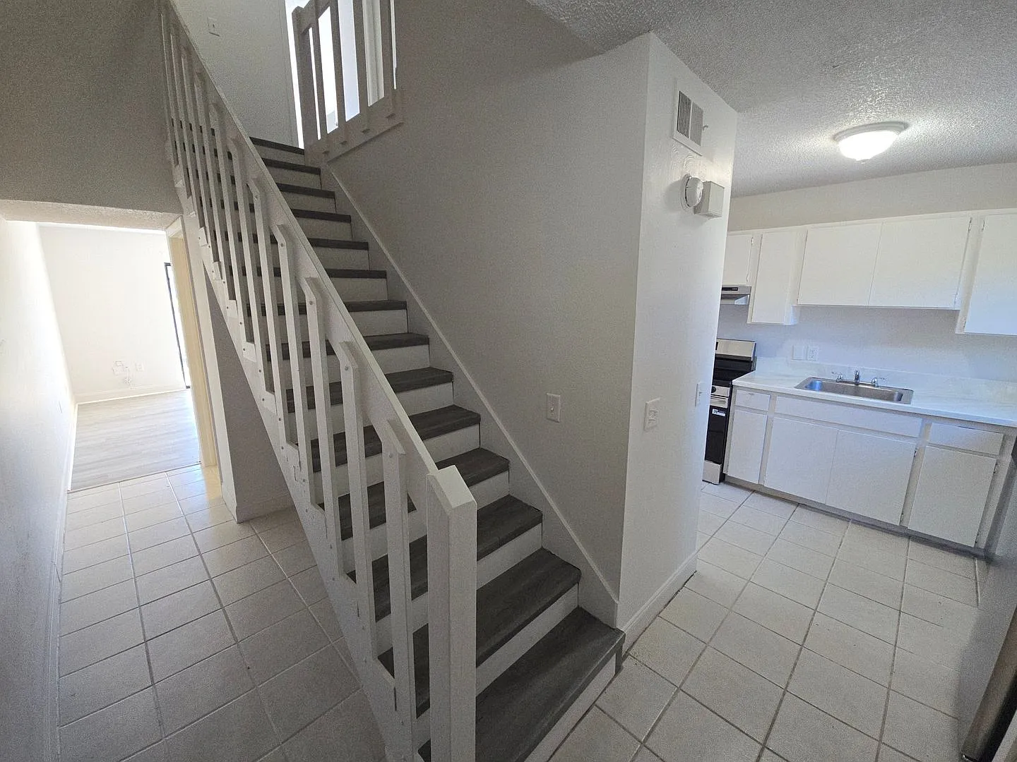 2-Bedroom, 2-Bathroom Condo in Land O' Lakes — Photo 3