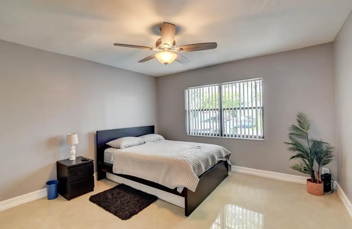 3 bed, 2.5 bath, 1587 sqft, $3,400 — Photo 4