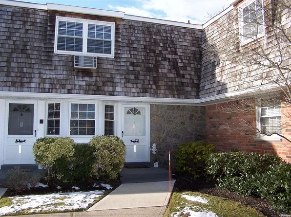 3228 Wilshire Lane #3228, Oakdale, NY 11769