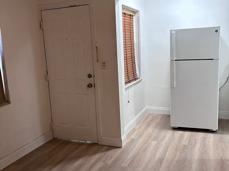 2243 NE 172nd St #4 — Photo 10