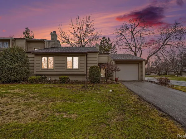 2521 White Oak Pl, Flint, MI 48532