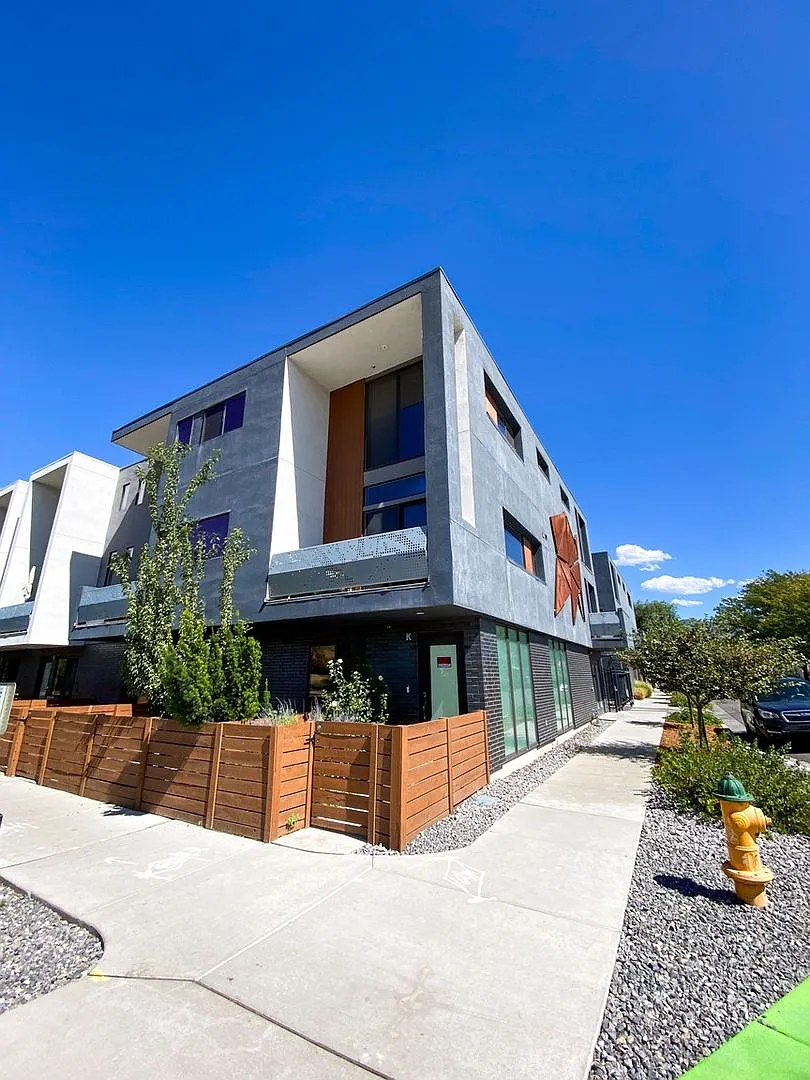 Modern 2BR Townhome w/ 2-Car Garage + 2.5 Baths Move-In Special! Salt Lake City — Photo 4