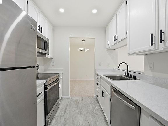 5th image of 39997 Cedar Blvd Unit 248