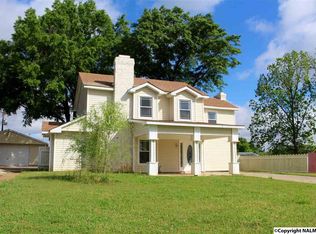 404 Wildwood Cir SW, Decatur, AL 35601