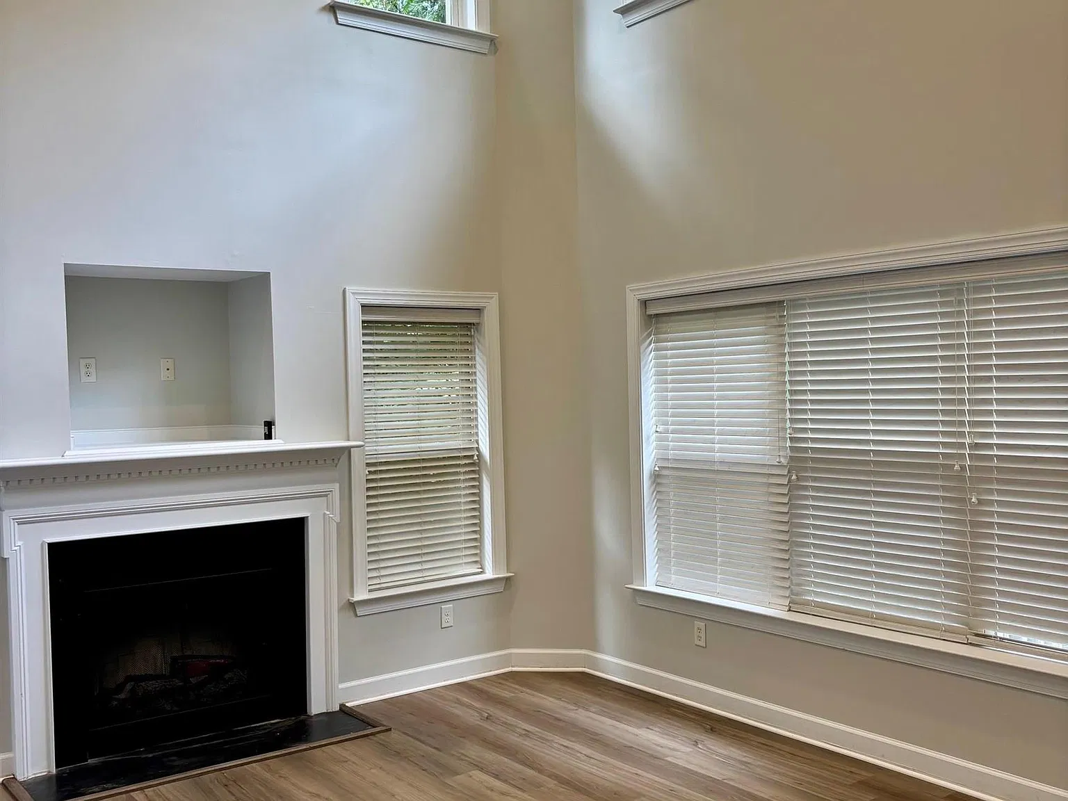 3 bed, 2.5 bath, 1717 sqft, $2,200 — Photo 3