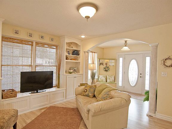 4th image of 2537 E Beech Ave